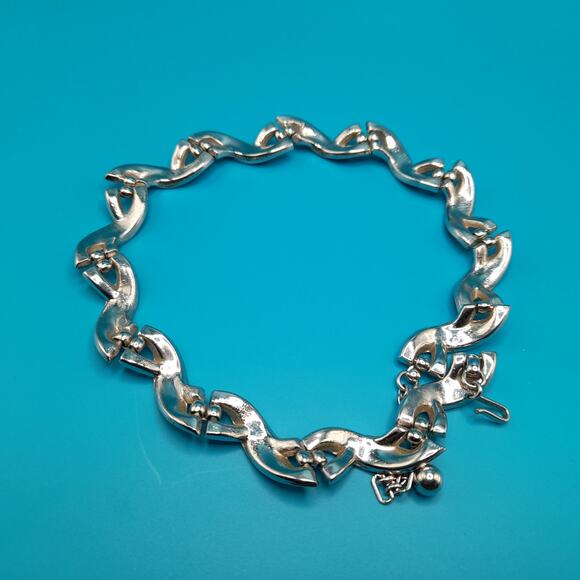 Vintage Trifari Choker Necklace, Silver Rhodium Plated, 1960s Jewelry - Picture 9 of 11